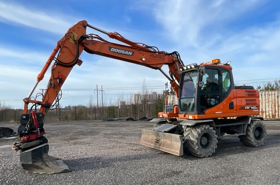Kolové rypadlo Doosan DX140W-3