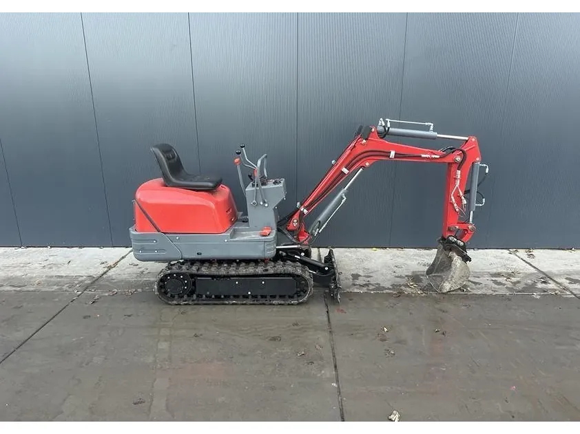 Minibagr Yanmar B08